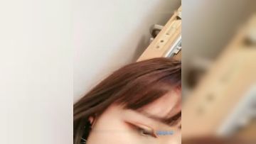 高颜值短发萌妹子【KIKI】跳蛋自慰喷水，无毛粉穴塞入震动呻吟娇喘非常诱人，很是诱惑喜欢不要错过