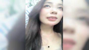 颜值不错骚气妹子户外自慰秀 开裆灰丝路边椅子上拉扯跳蛋喷水还有人经过-2