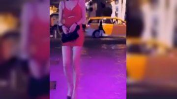 尾随漂亮主播到家 强上爆操女神白虎穴给你们看