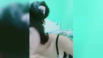 新人下海乖乖的小野猫，黑丝露脸颜值不错的女仆诱惑，自慰骚穴道具抽插，浪叫呻吟不止表情好骚精彩不要错过