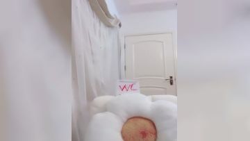 气质网红脸妹子，跳蛋自慰蝴蝶粉嫩穴玩到自己痉挛高潮颤抖第02集