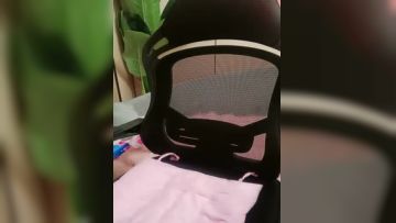 气质无毛女神露脸黑丝诱惑，口交假鸡巴听狼友指挥各种骚浪动作诱惑狼友，摩擦奶头抽插骚穴高潮冒白浆好刺激第01集