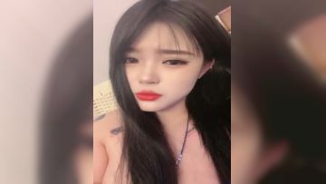 微胖女神露脸来袭，跟狼友互动撩骚精彩小秀，诱惑艳舞性感纹身，奶子比心精彩刺激，无毛白虎逼