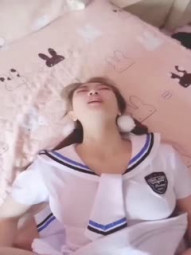 操双马尾萝莉制服美眉 你怎么没戴胸罩 屁屁大 逼逼肥 天然大奶 妹子身材好高