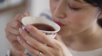 SDNM-508 「人の役に立つことが大好き」こども食堂でボランティアに従事。料理が得意なお漏らし奥さん 足立美绪 30歳 最终章 「中に出されるなんて何年ぶりだろう」旦那以外の男と生SEXに溺れて行く5日间 自宅不伦中出しの记录